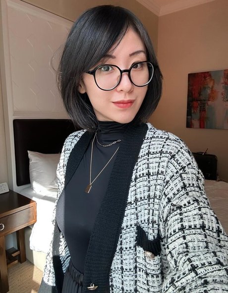 Larissa Rochefort étoile érotique des photos