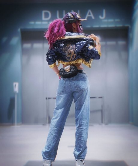 Andrasta nus star du porno des photos