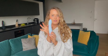 The Girl In Lingerie actrice xxx galerie