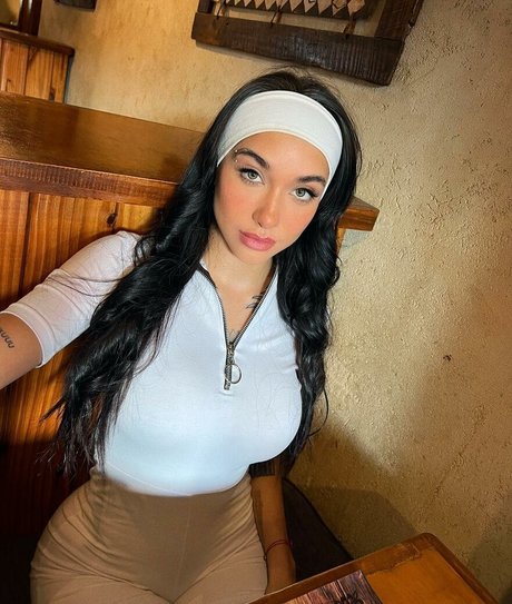 Maria Becerra actrice érotique collection