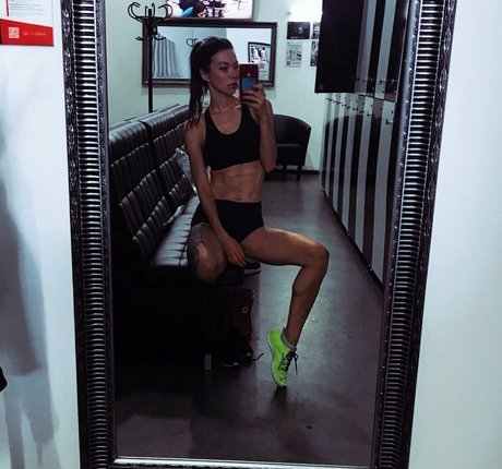 Polina Logunova sexe star du porno collection