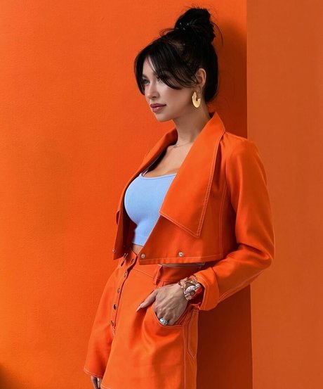 Polina Logunova haut modèle images