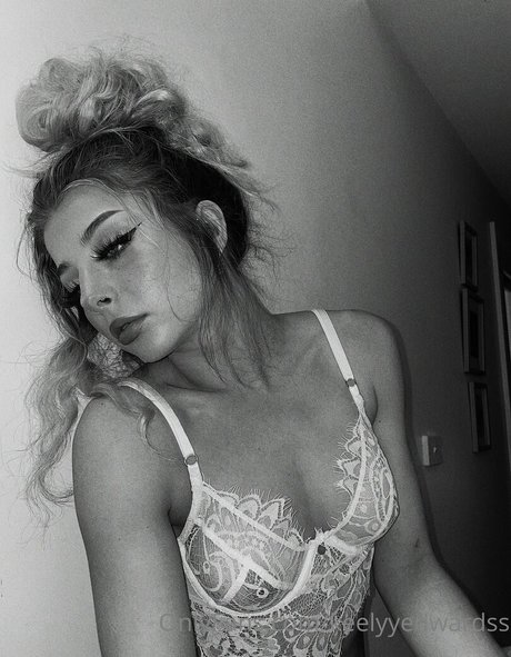 keelyyedwardss jolie star du porno photos