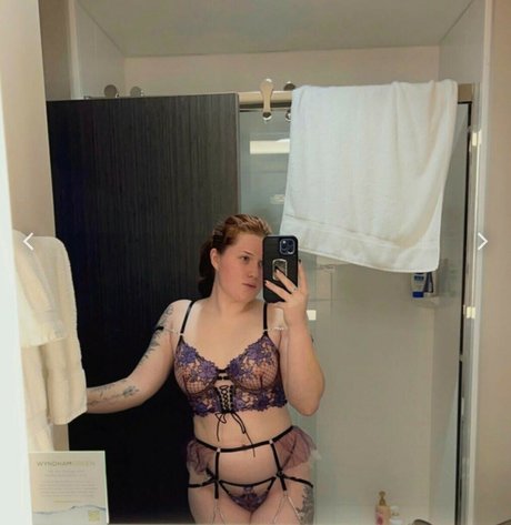 Jessica Melton star du porno de haute qualité image