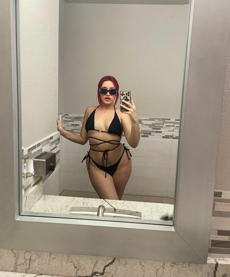 Chxrrychick modèle magnifique des photos