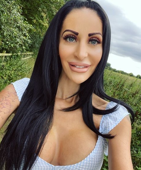 Tamsin Louise Hall modèle érotique galeries