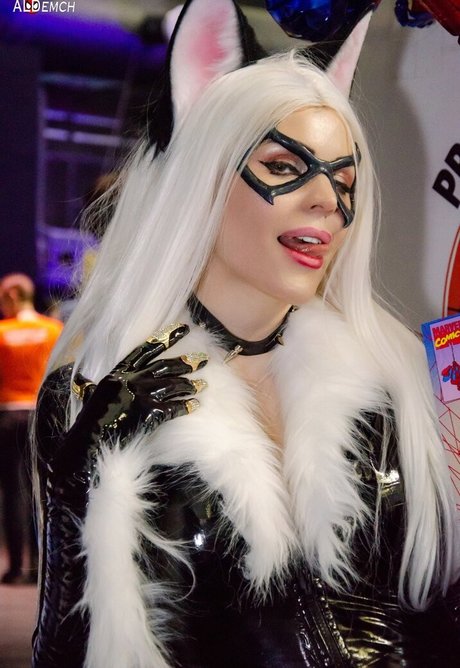 Anya Ichios étoile nue images