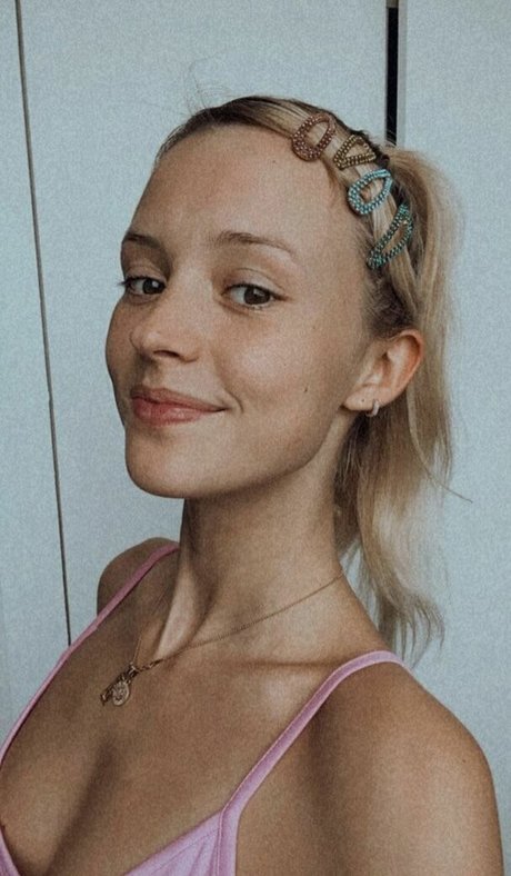 Angele Van Laeken modèle érotique images