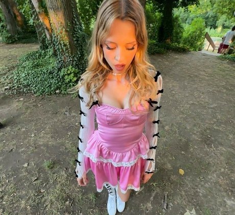 Angele Van Laeken modèle sympa archive