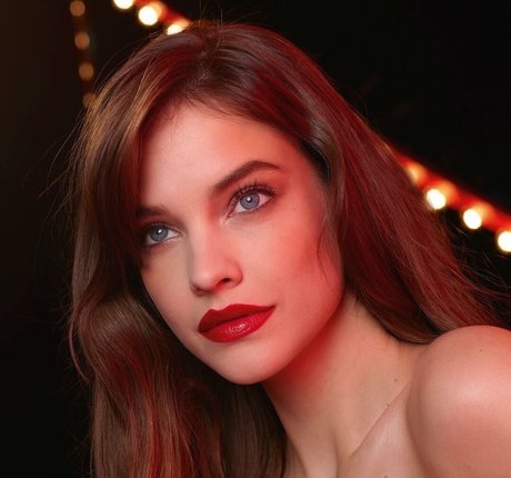 Barbara Palvin actrice nue des photos