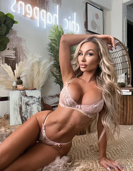 missnicusia mannequin photo