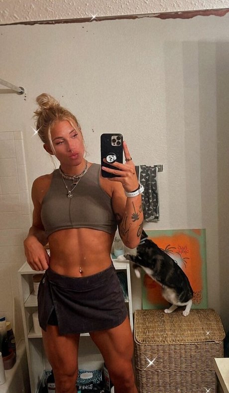 Sol Ruca sexe star du porno image