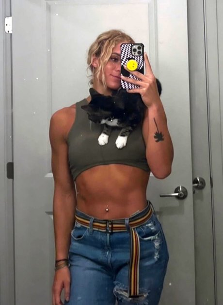 Sol Ruca modèle porno photo