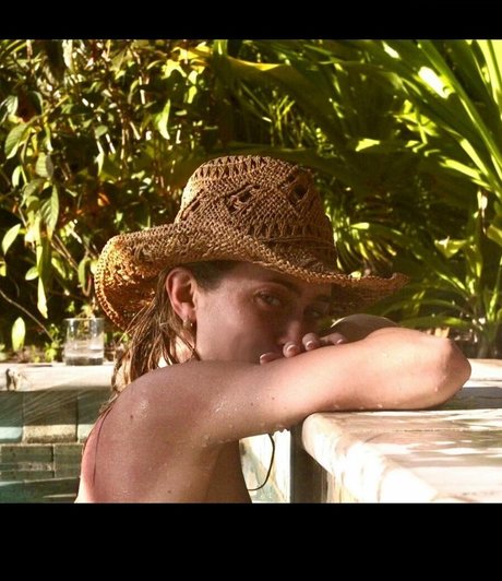 bikini ado onlyfans nus de haute qualité image