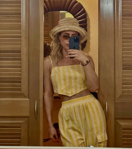 Melissa Roxburgh étoile érotique galeries