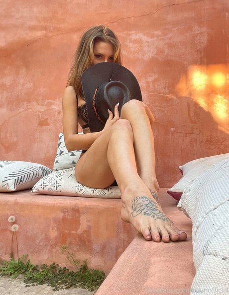 bhvnofficial modèles nus image