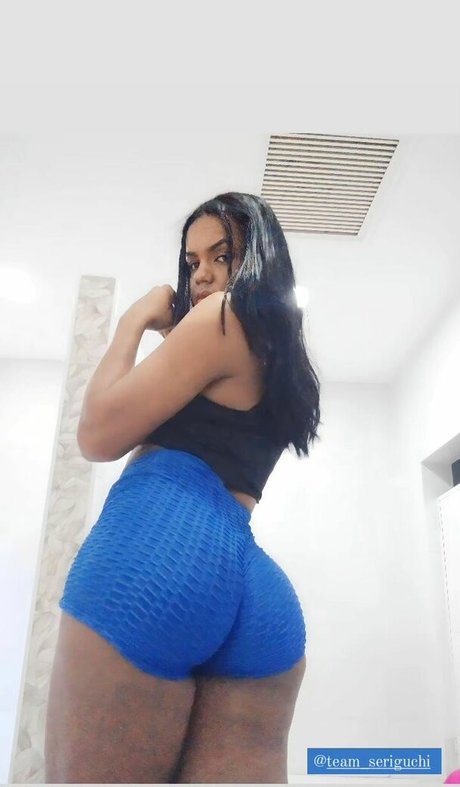 Julia Lima modèle porno image