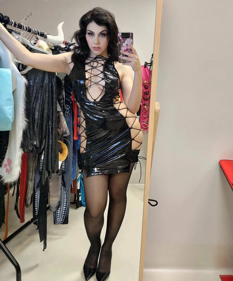 freenappi actrice sexy img