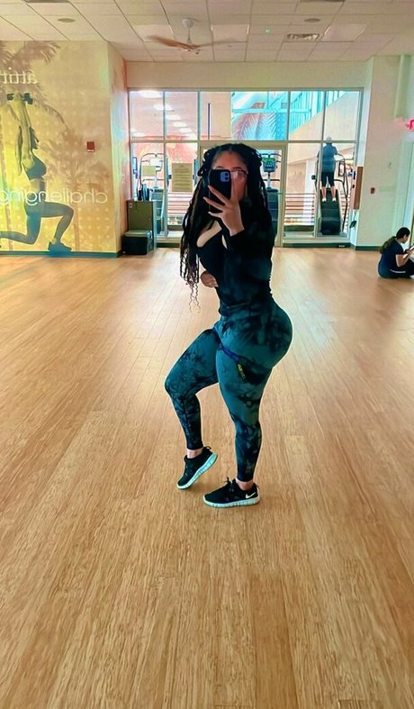 safiyaswrld modèle érotique collection