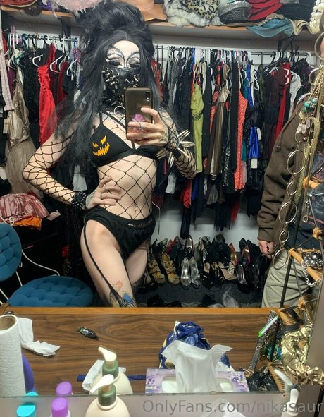 nikasaur actrice pornographique galeries