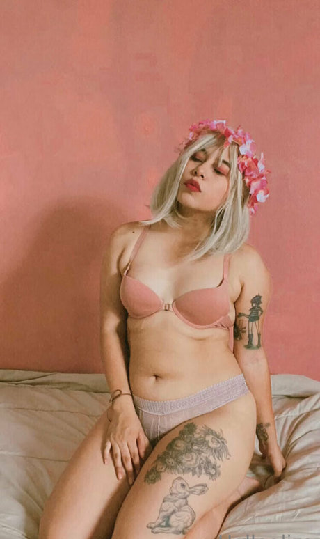 helloaliza actrice érotique photos