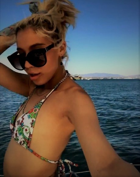 Charisma Kain modèle de sexe des photos