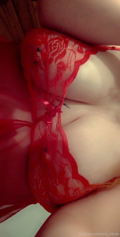 iris nikole modèle parfait image