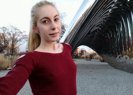 nikki gia vip étoile chaude image