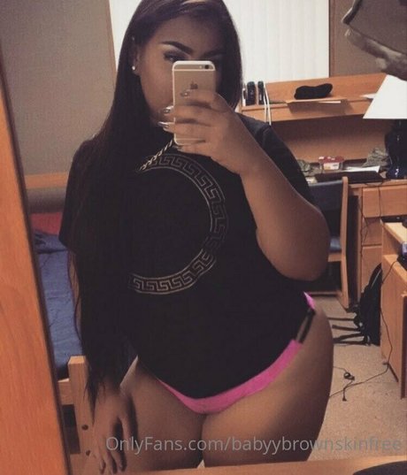 babyybrownskinfree joli modèle des photos