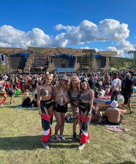 WomenYEG modèle artistique photos