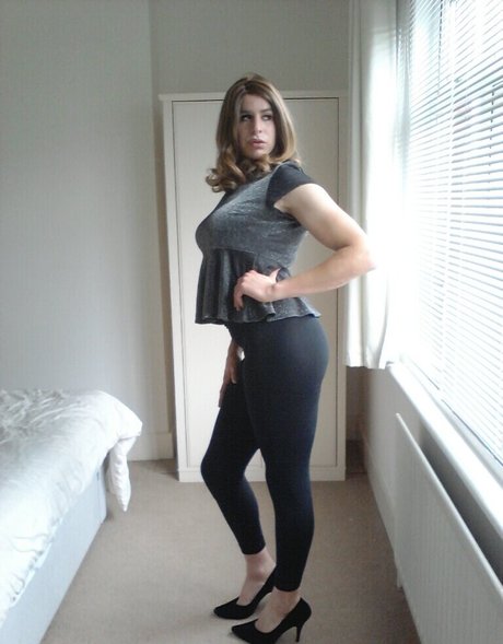 LiaLaRosa étoile xxx des photos