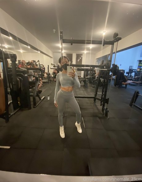 shemale 23cm actrice libre img