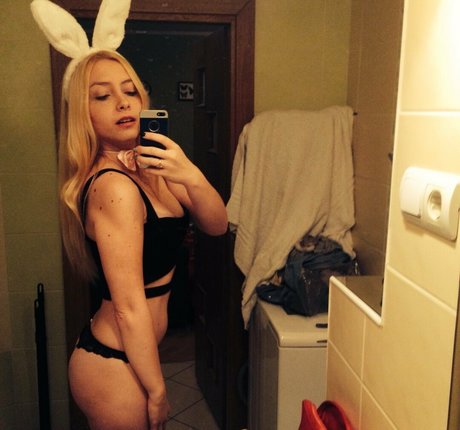 rosy blondbabe actrice chaude galeries