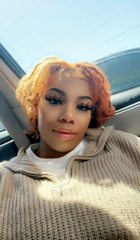 chenalfeet actrice exclusive photos