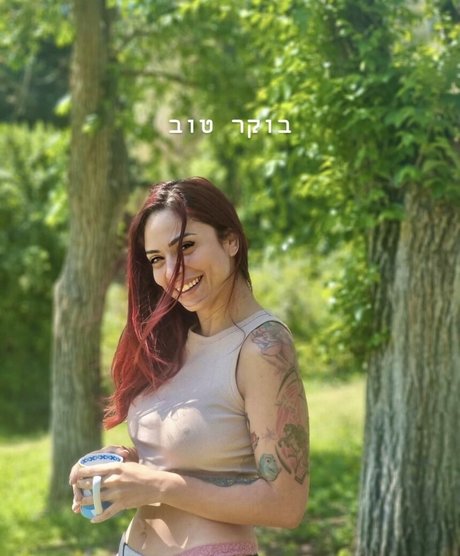 QueenREd modèle érotique img