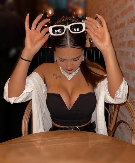 Seleneitor nus star du porno images