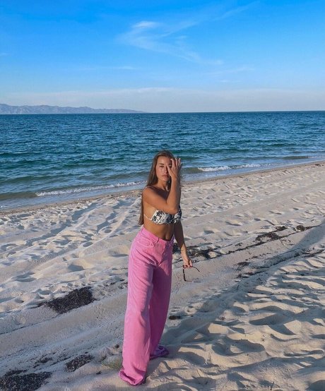 pom-pom girl nue onlyfans sexe nu img