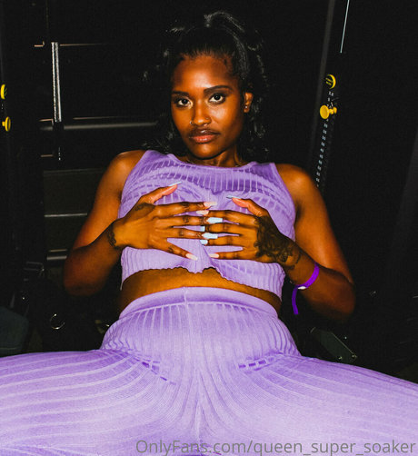 queen super soaker actrice galerie