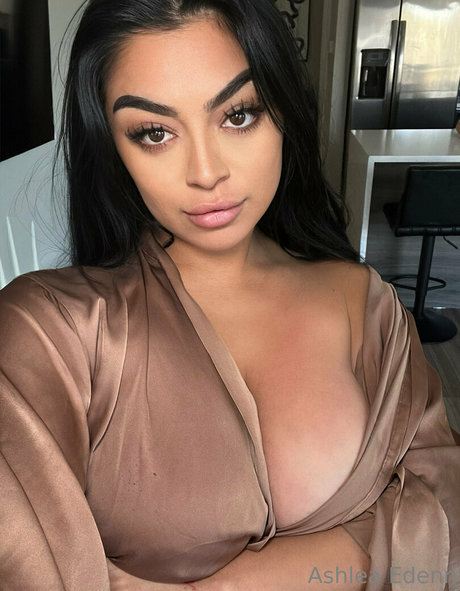 milf rousse onlyfans nu image