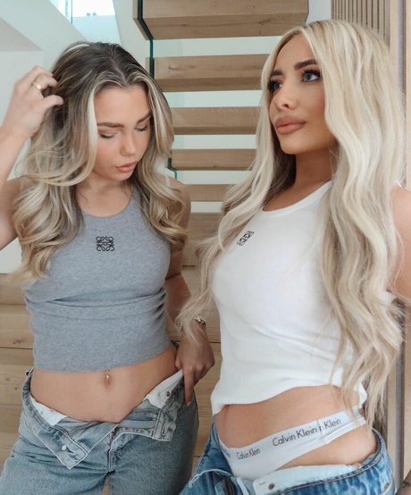 Saffron Barker nus de stars du porno image