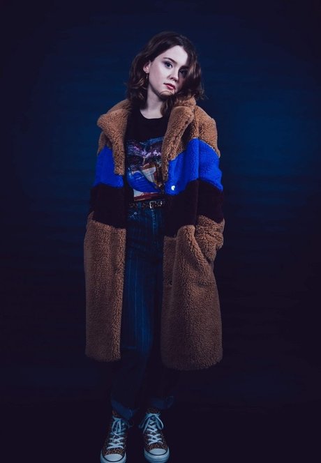 Maisie Peters actrice sexy des photos