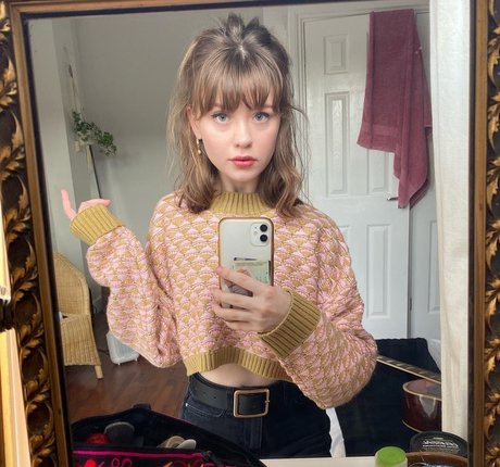 Maisie Peters art star du porno photos