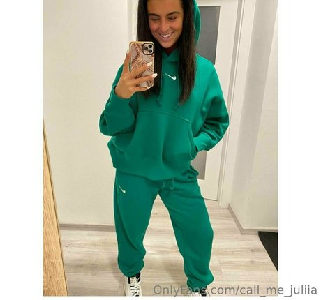 call me juliia haut modèle des photos