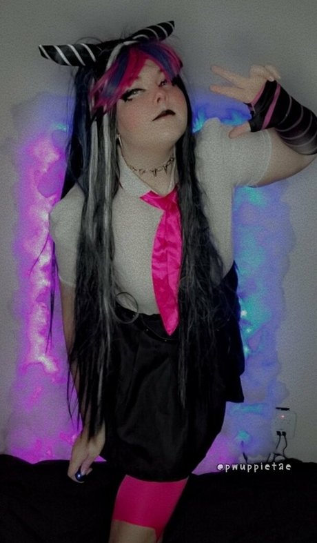 milf aux cheveux noirs onlyfans sexy jolie photo