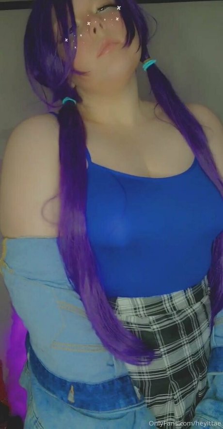 heyittae modèle pornographique archive