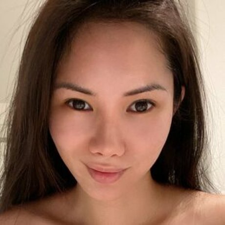 Xena Kai modèle exclusif des photos