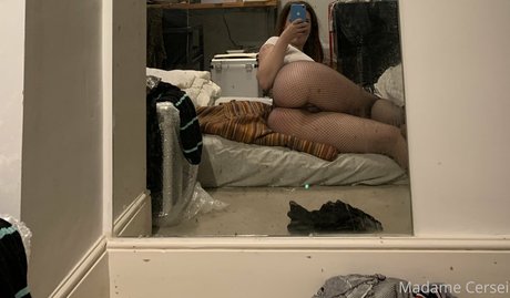 Madame Cersei star du porno nue image