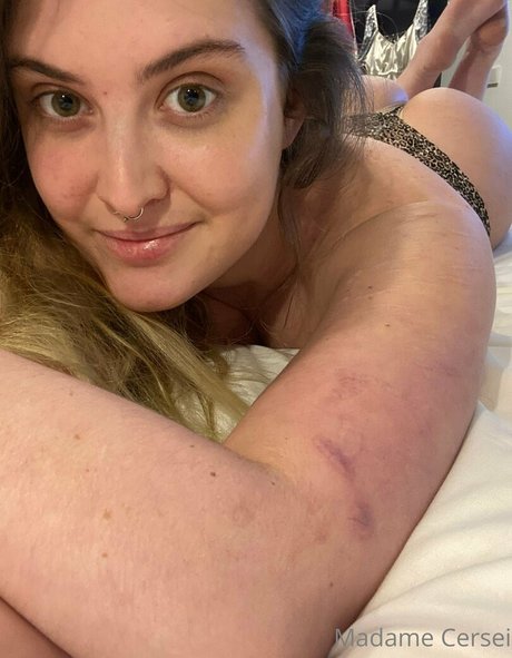 Madame Cersei modèle porno collection