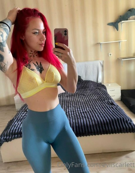 evilscarlett star érotique img