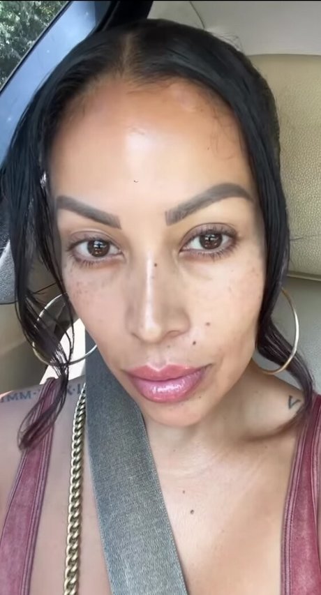 Getbodiedbyj modèle chaud image